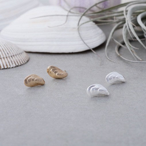 Glee - Mussel Shell Studs
